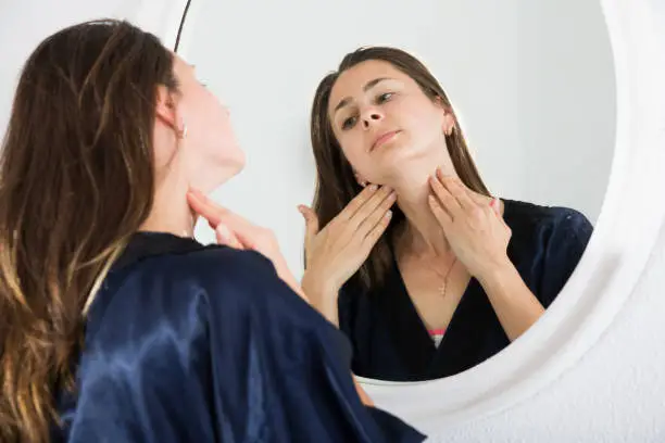 Thyroid Imbalance Symptoms, Causes & How to Get Treated Online in the UAE